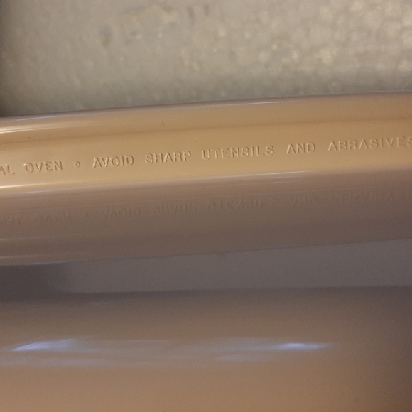 Tupperware Microwave Baking Pan 12" - Picture 6 of 6